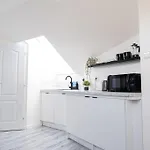Artsy Roof Top Apartment In City Centre