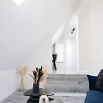 Artsy Roof Top Apartment In City Centre