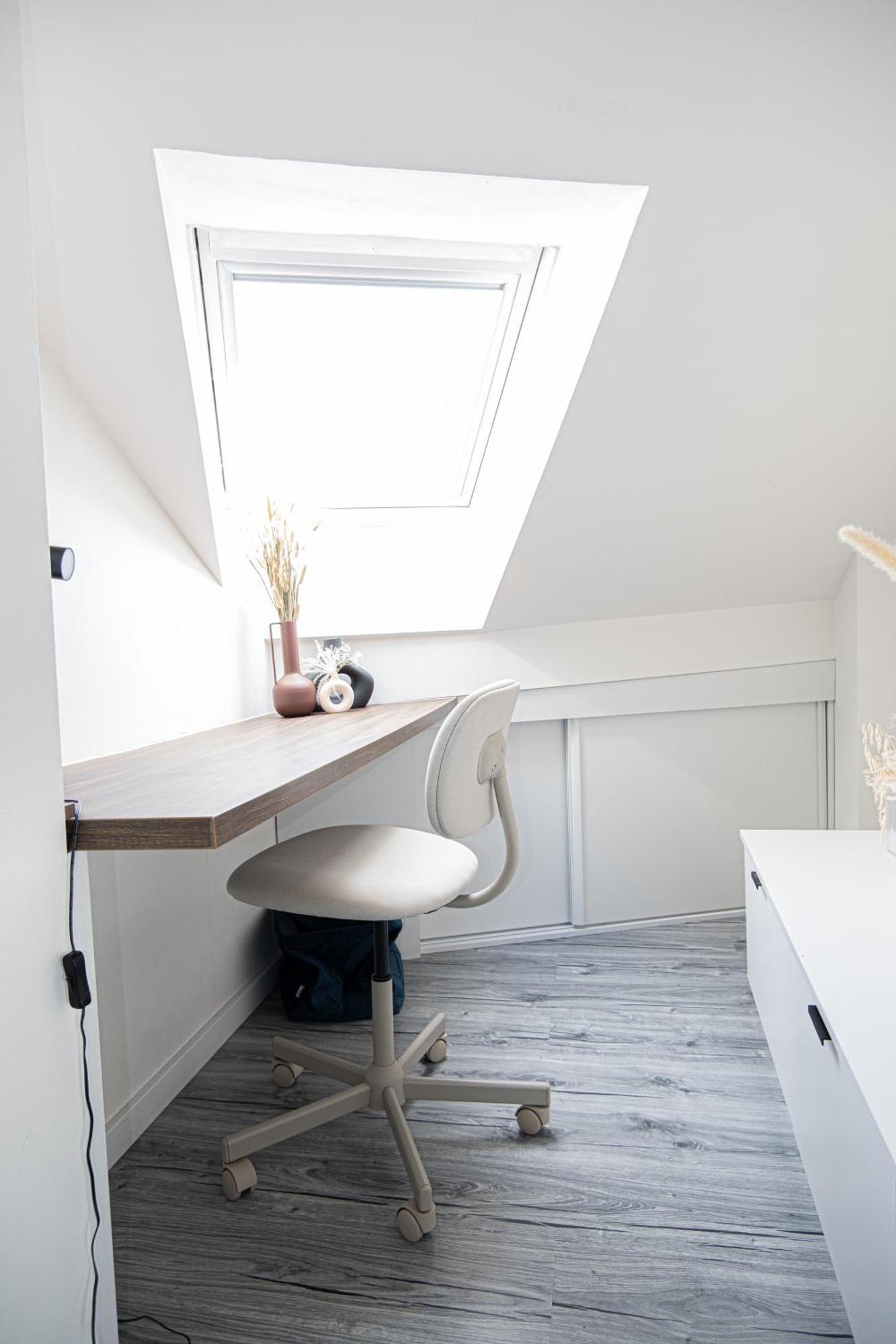 Artsy Roof In Centre Apartment